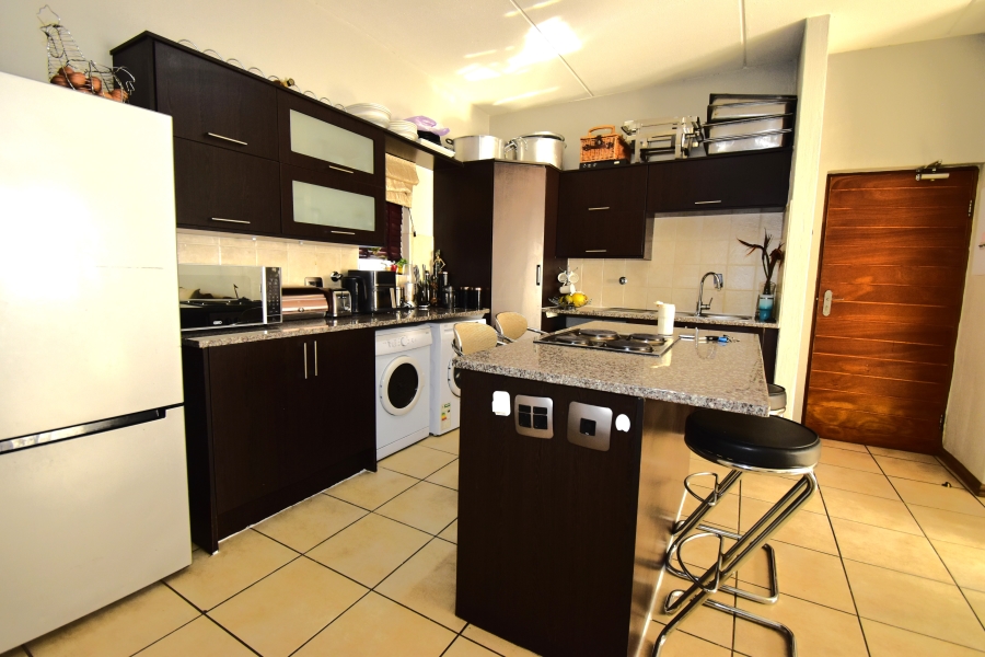 To Let 2 Bedroom Property for Rent in Rosebank Gauteng