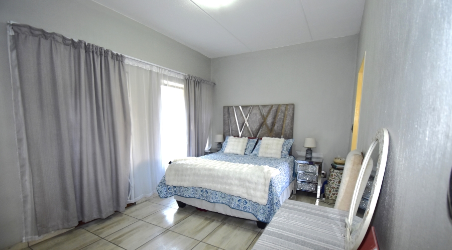 To Let 2 Bedroom Property for Rent in Rosebank Gauteng