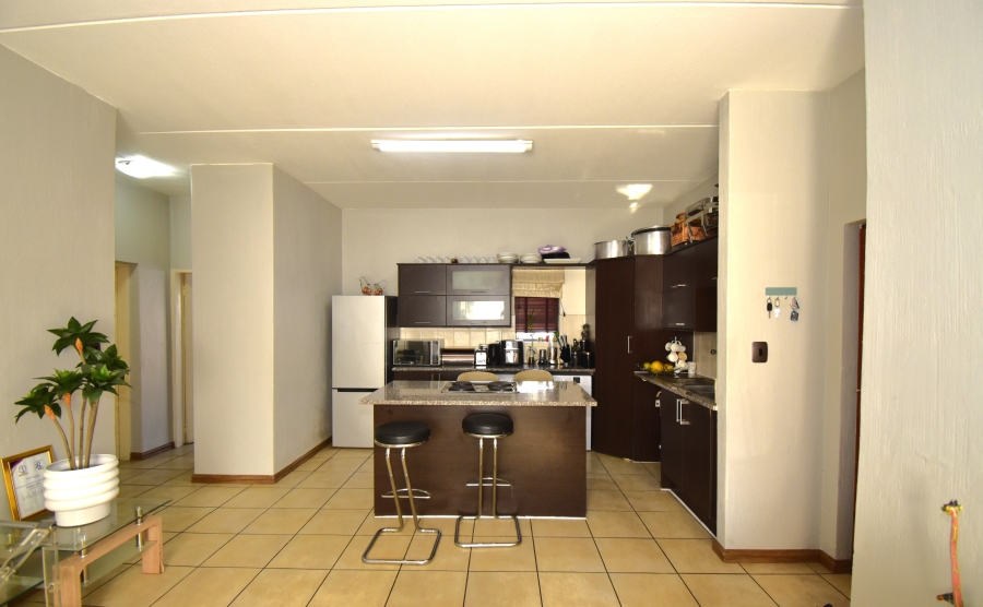 To Let 2 Bedroom Property for Rent in Rosebank Gauteng