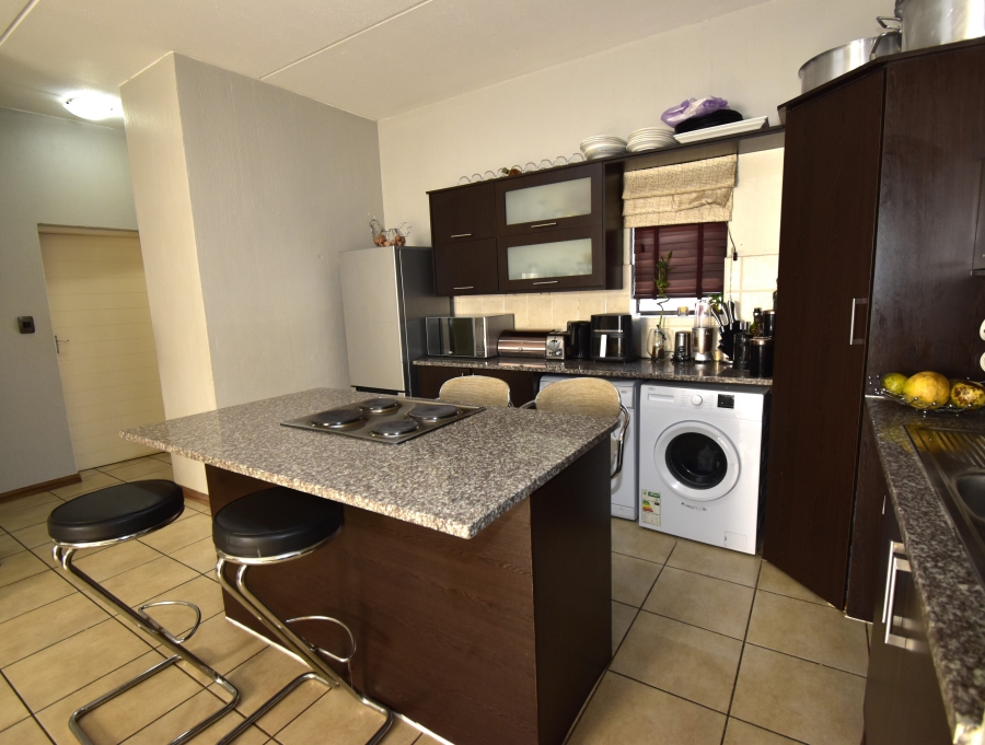 To Let 2 Bedroom Property for Rent in Rosebank Gauteng
