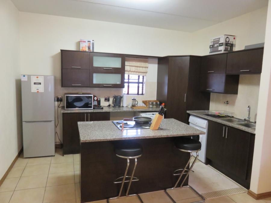 To Let 2 Bedroom Property for Rent in Rosebank Gauteng