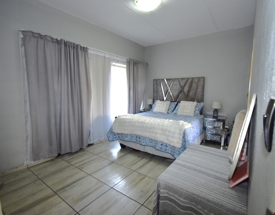 To Let 2 Bedroom Property for Rent in Rosebank Gauteng