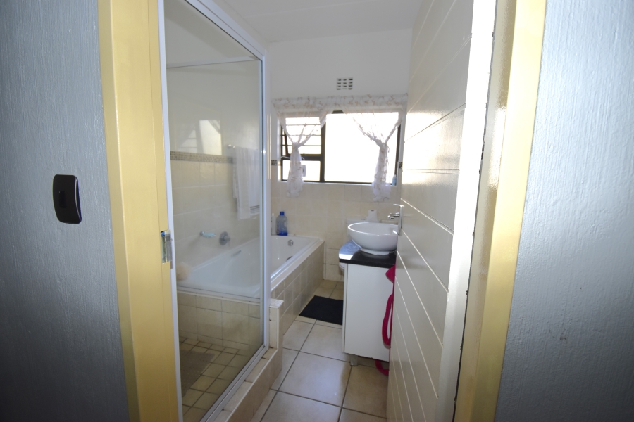 To Let 2 Bedroom Property for Rent in Rosebank Gauteng