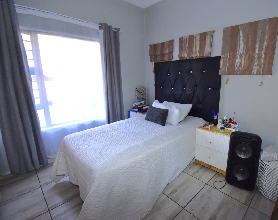 To Let 2 Bedroom Property for Rent in Rosebank Gauteng