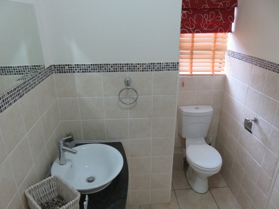 To Let 2 Bedroom Property for Rent in Rosebank Gauteng