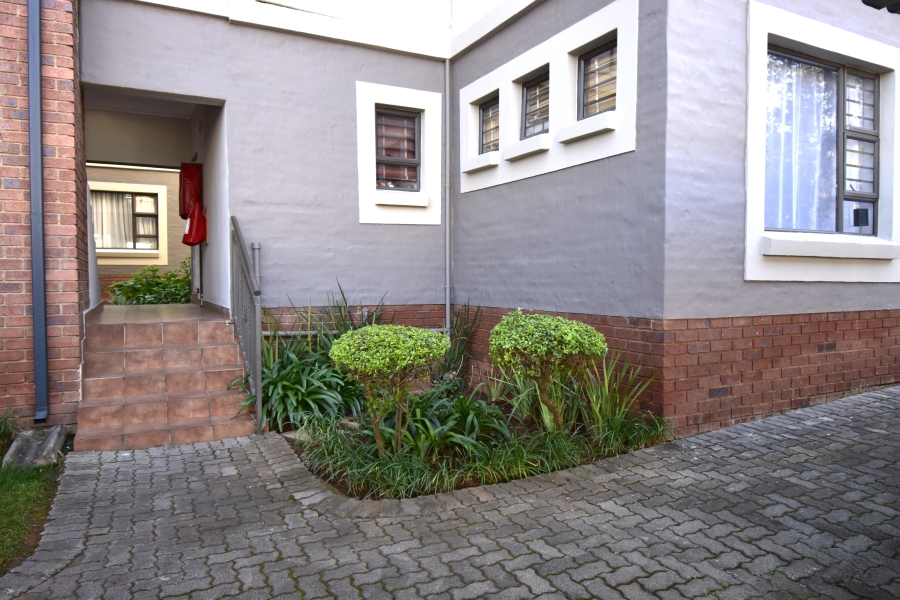 To Let 2 Bedroom Property for Rent in Rosebank Gauteng