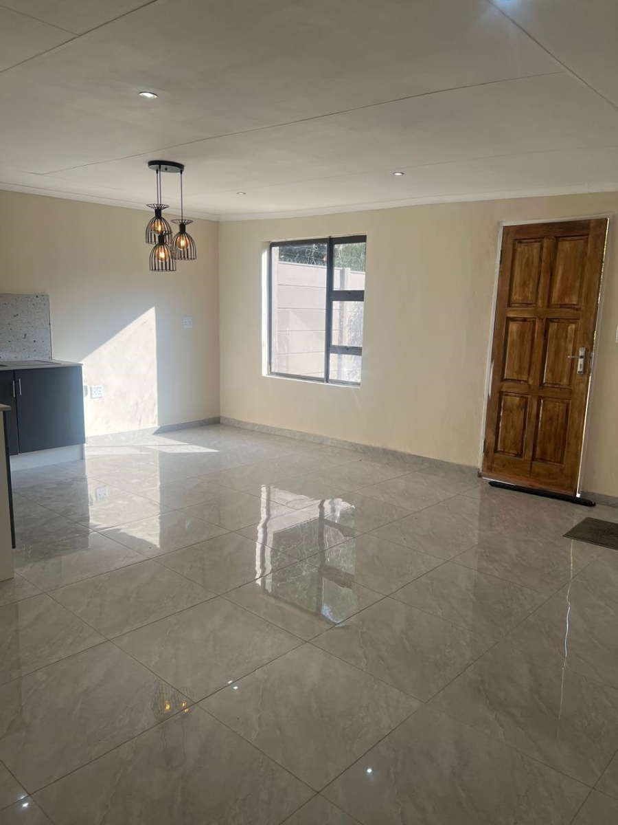 To Let 2 Bedroom Property for Rent in Linden Gauteng