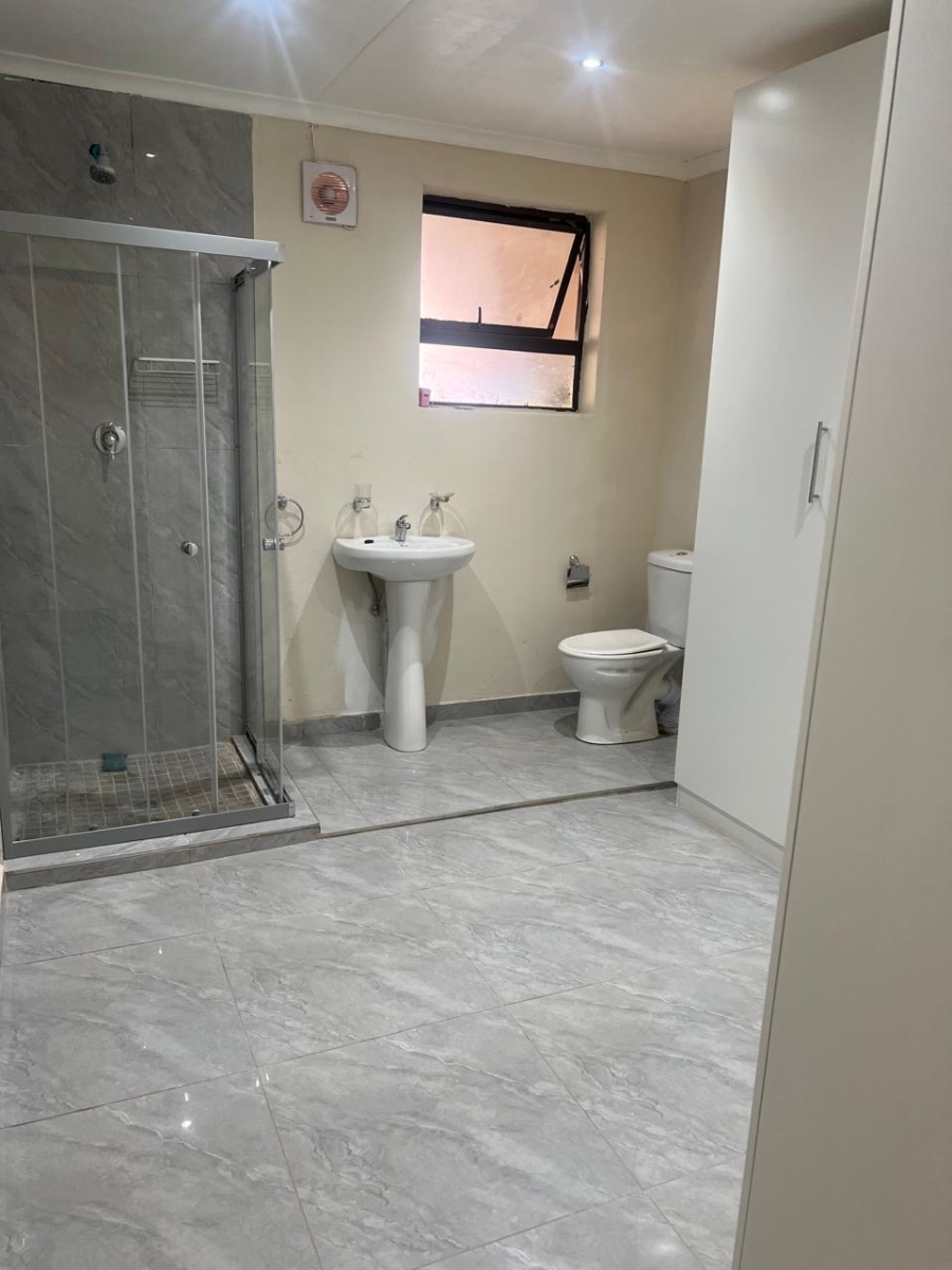 To Let 2 Bedroom Property for Rent in Linden Gauteng