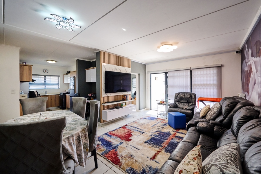 3 Bedroom Property for Sale in Crowthorne AH Gauteng
