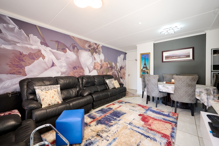 3 Bedroom Property for Sale in Crowthorne AH Gauteng
