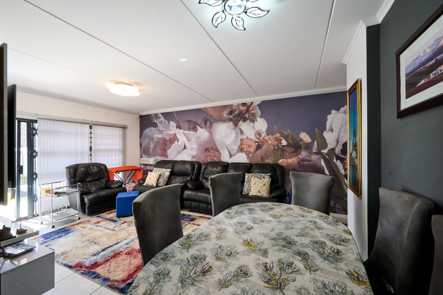 3 Bedroom Property for Sale in Crowthorne AH Gauteng