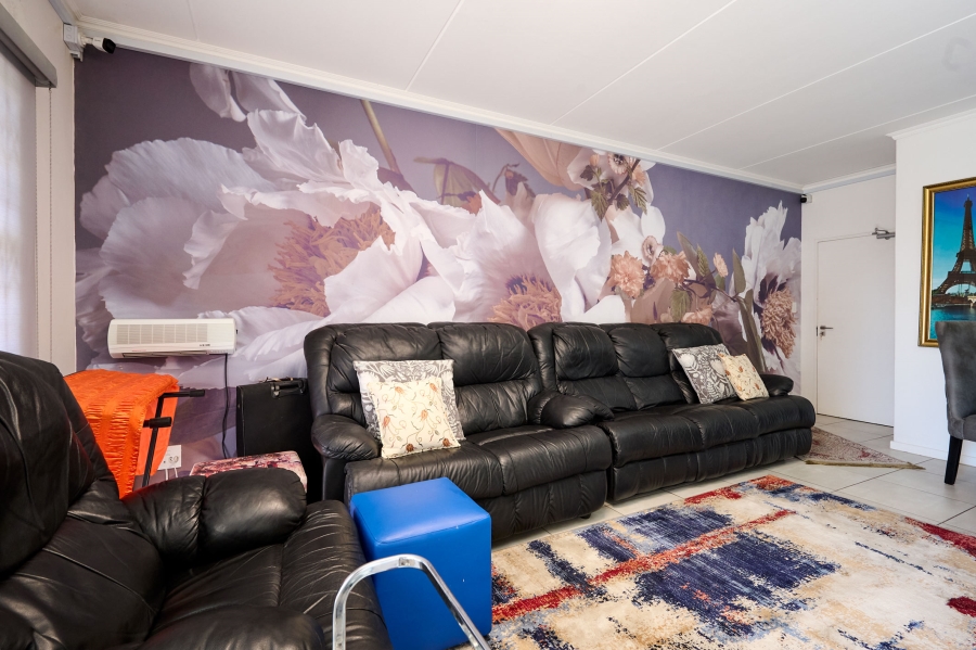 3 Bedroom Property for Sale in Crowthorne AH Gauteng