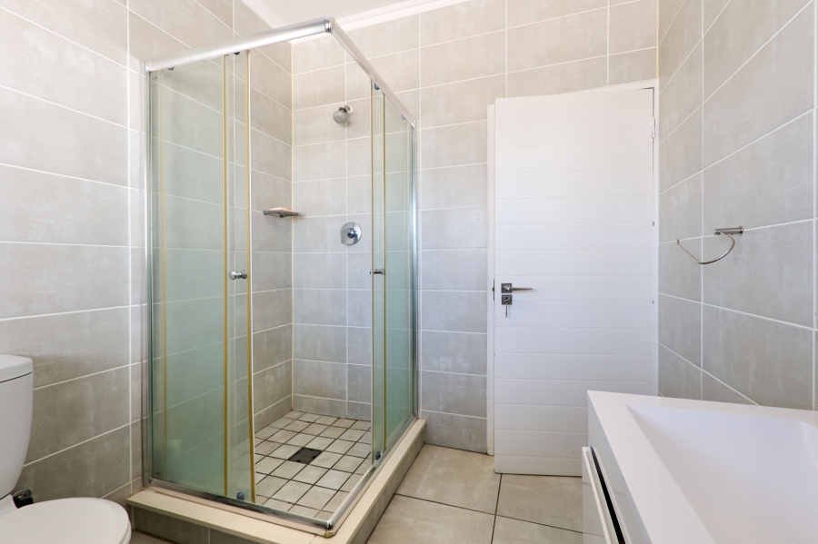 3 Bedroom Property for Sale in Crowthorne AH Gauteng