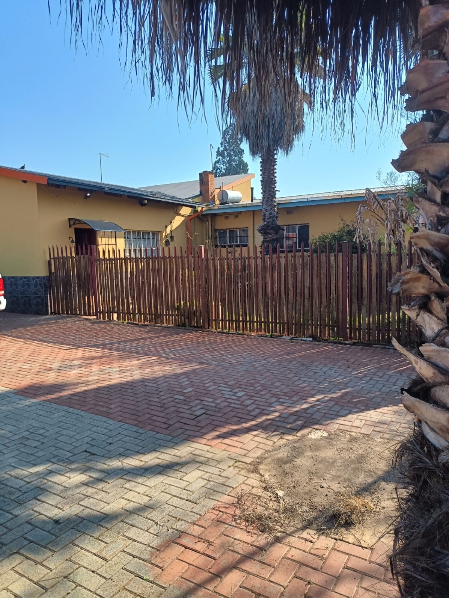 8 Bedroom Property for Sale in Daleside Gauteng