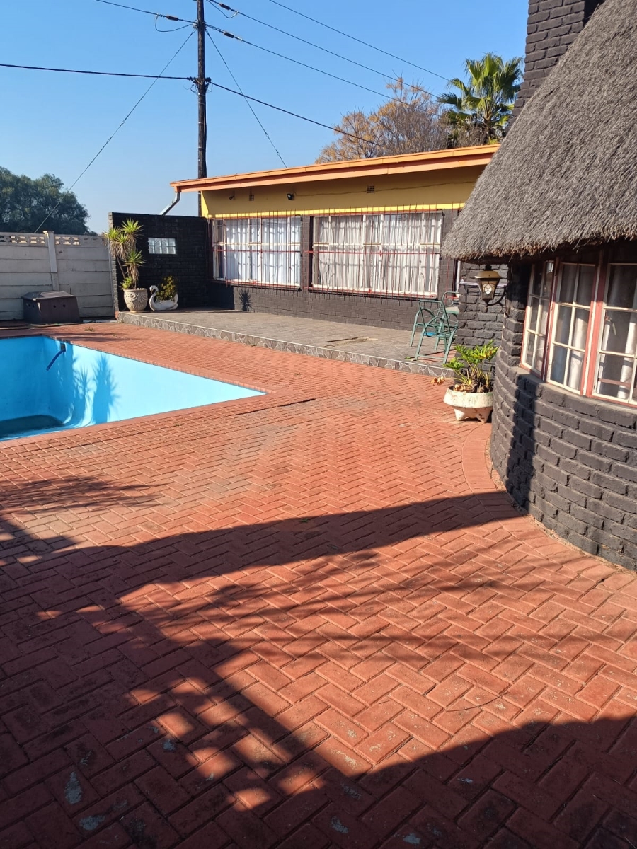 8 Bedroom Property for Sale in Daleside Gauteng