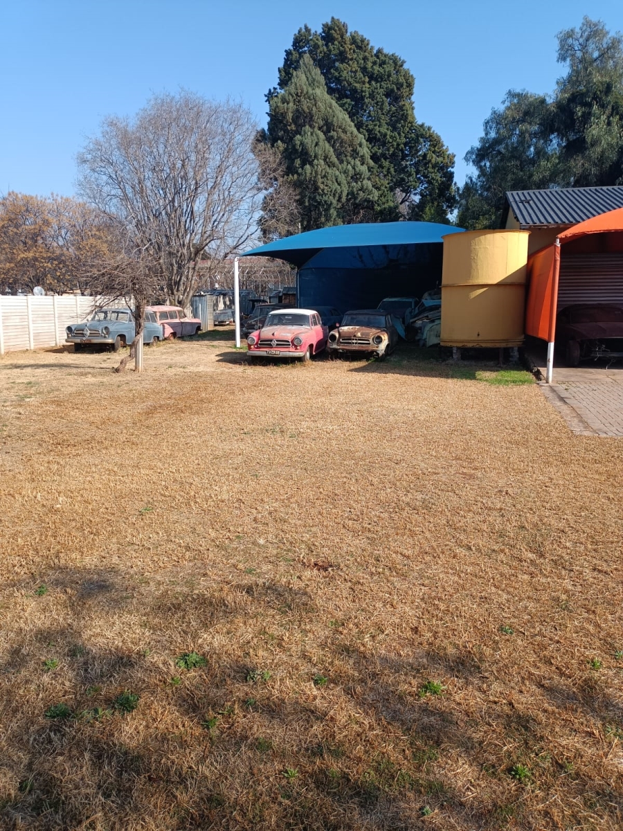 8 Bedroom Property for Sale in Daleside Gauteng