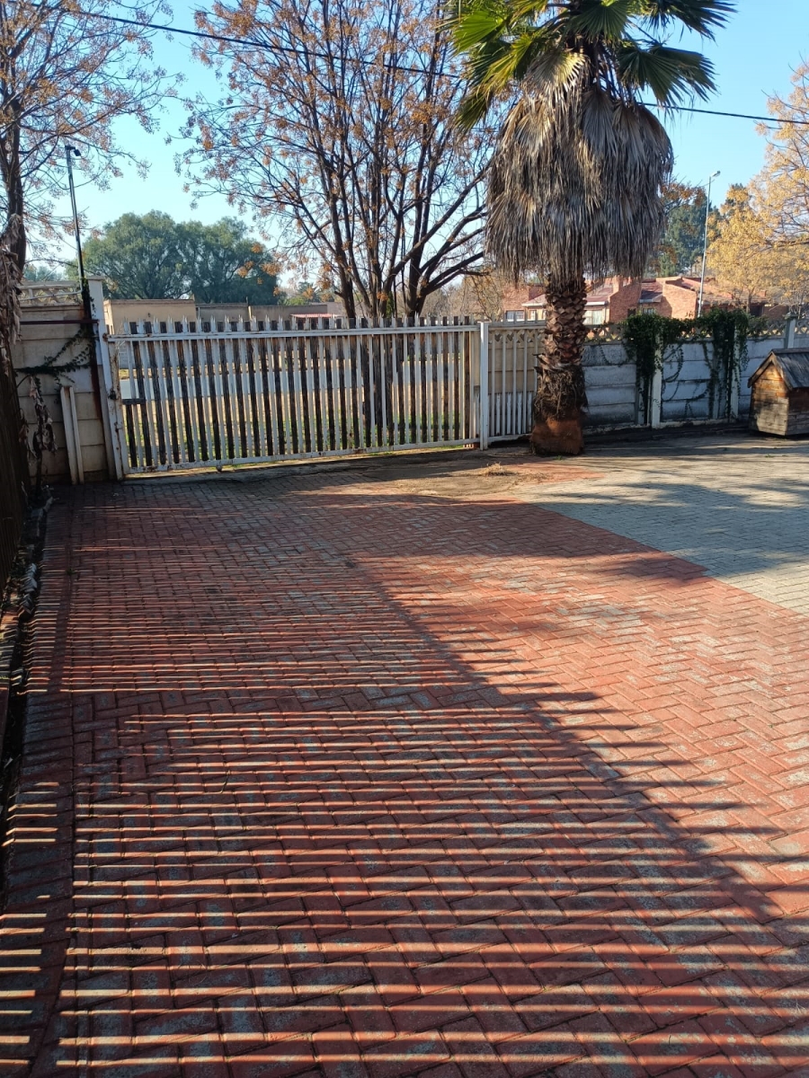 8 Bedroom Property for Sale in Daleside Gauteng