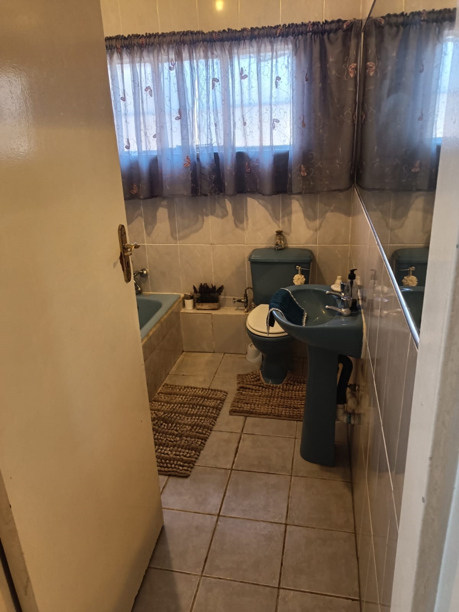 8 Bedroom Property for Sale in Daleside Gauteng