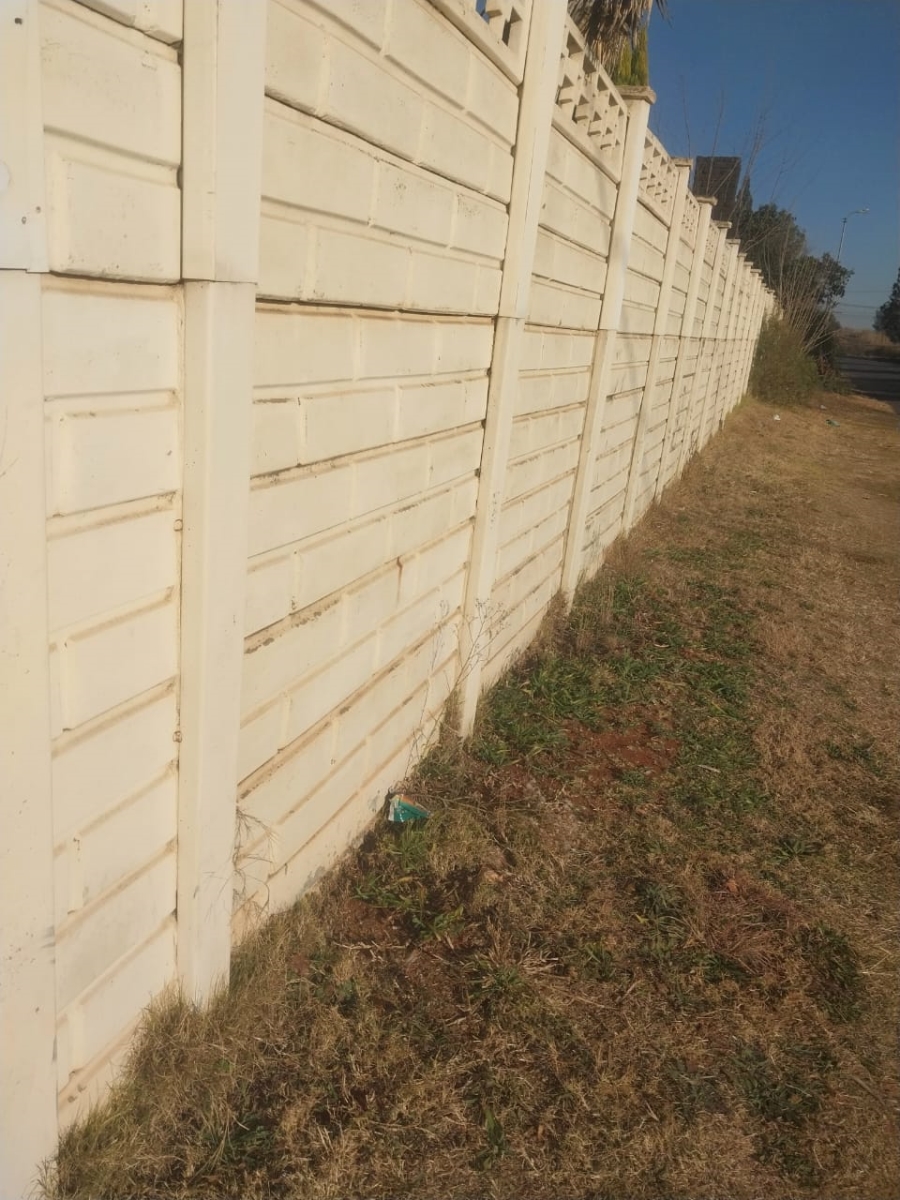 8 Bedroom Property for Sale in Daleside Gauteng