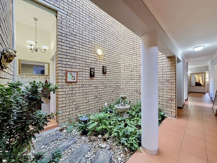 4 Bedroom Property for Sale in Erasmuskloof Gauteng