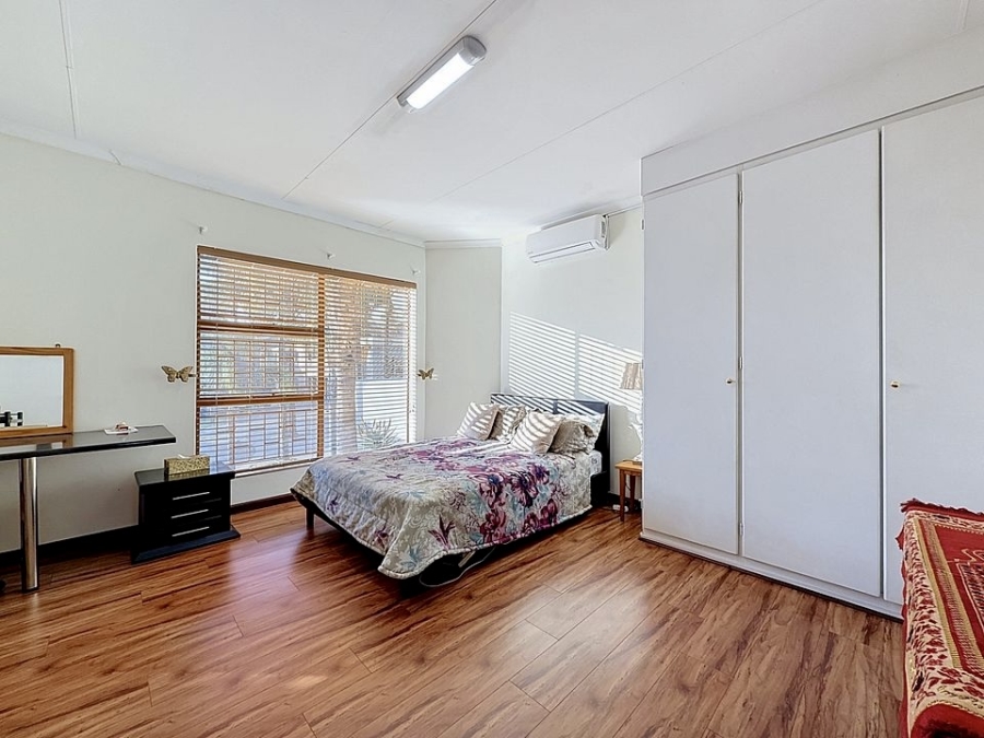 4 Bedroom Property for Sale in Erasmuskloof Gauteng