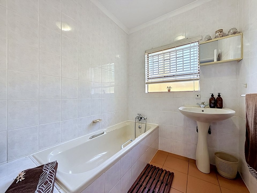 4 Bedroom Property for Sale in Erasmuskloof Gauteng