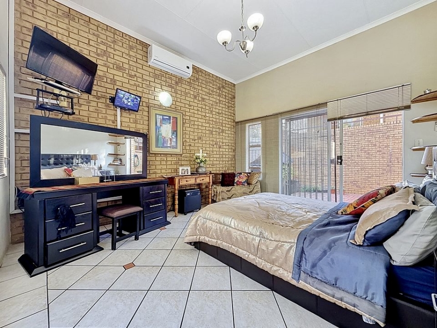 4 Bedroom Property for Sale in Erasmuskloof Gauteng
