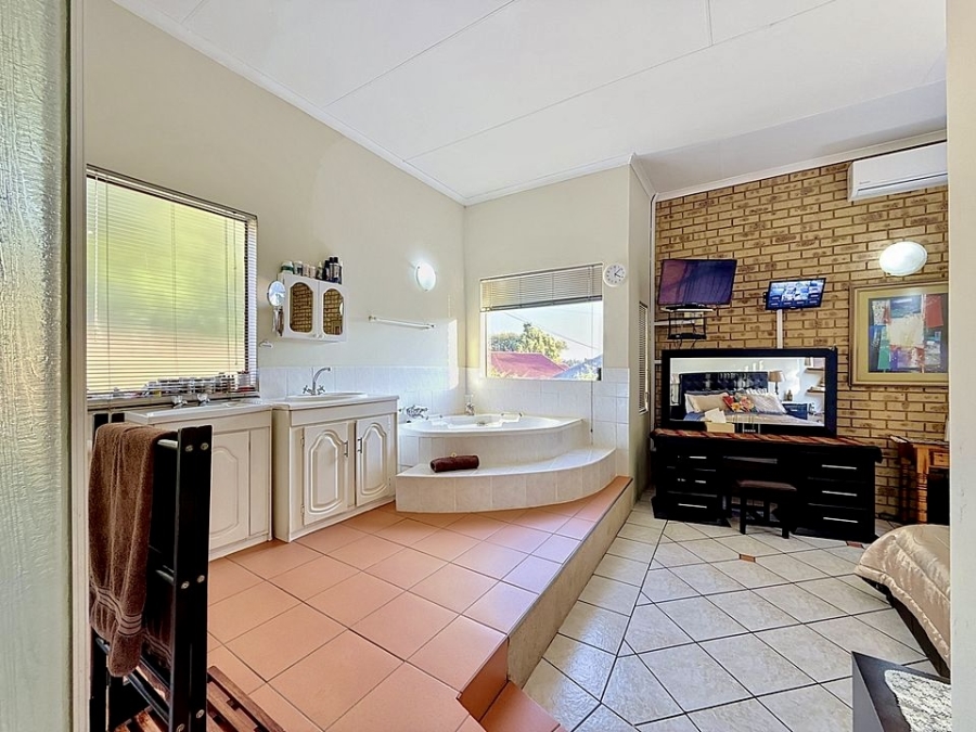 4 Bedroom Property for Sale in Erasmuskloof Gauteng