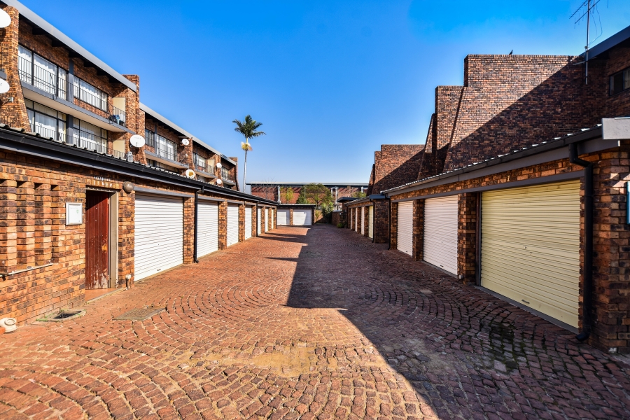 2 Bedroom Property for Sale in Waterkloof Glen Gauteng