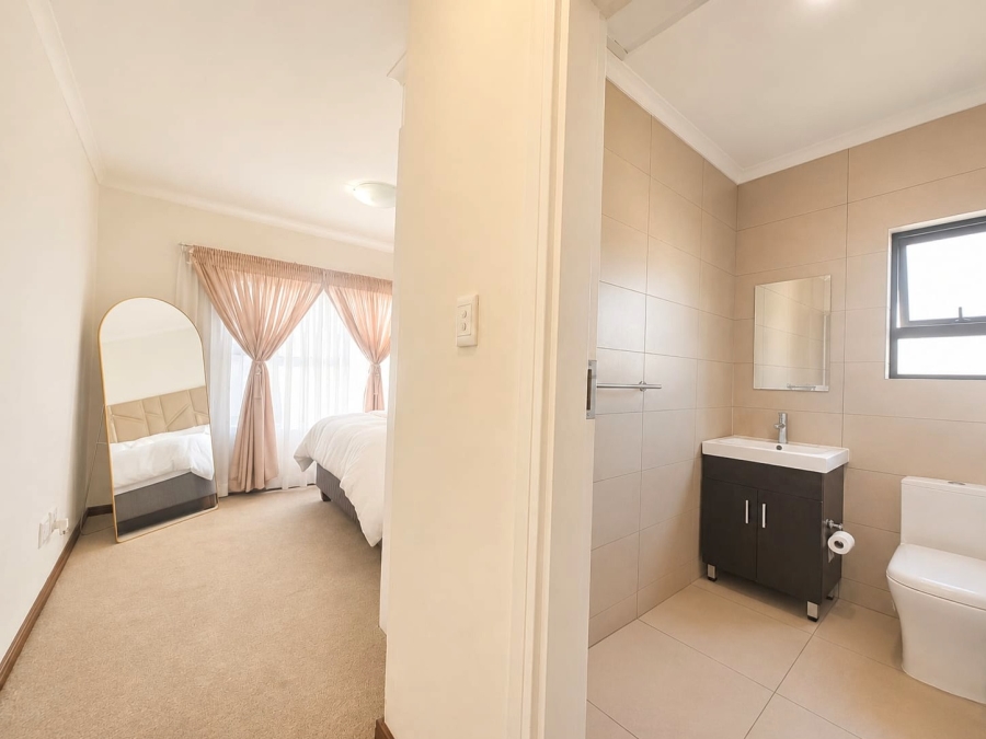 2 Bedroom Property for Sale in Erand Gardens Gauteng