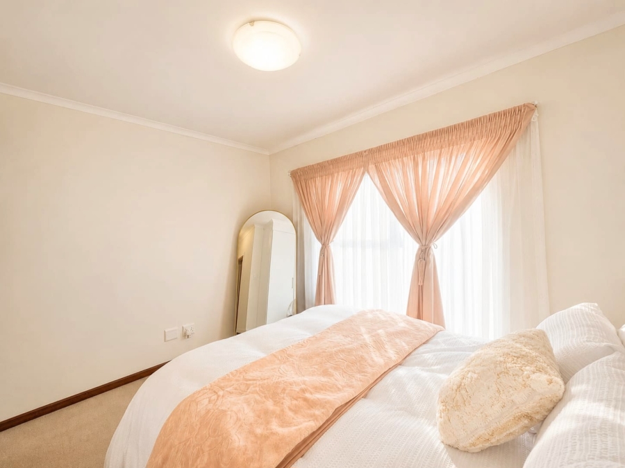 2 Bedroom Property for Sale in Erand Gardens Gauteng