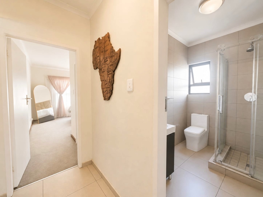2 Bedroom Property for Sale in Erand Gardens Gauteng