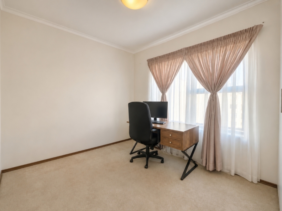 2 Bedroom Property for Sale in Erand Gardens Gauteng