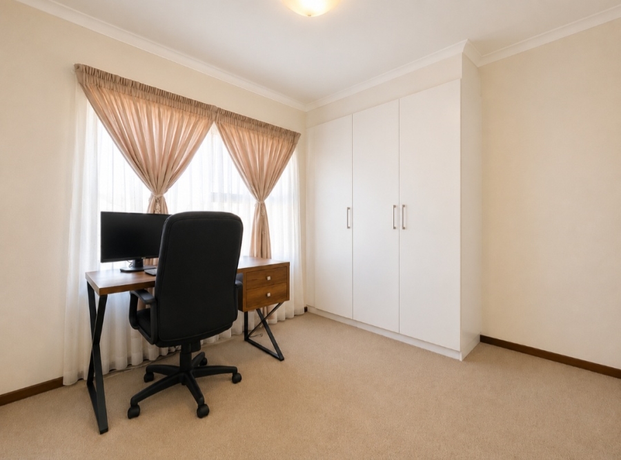 2 Bedroom Property for Sale in Erand Gardens Gauteng