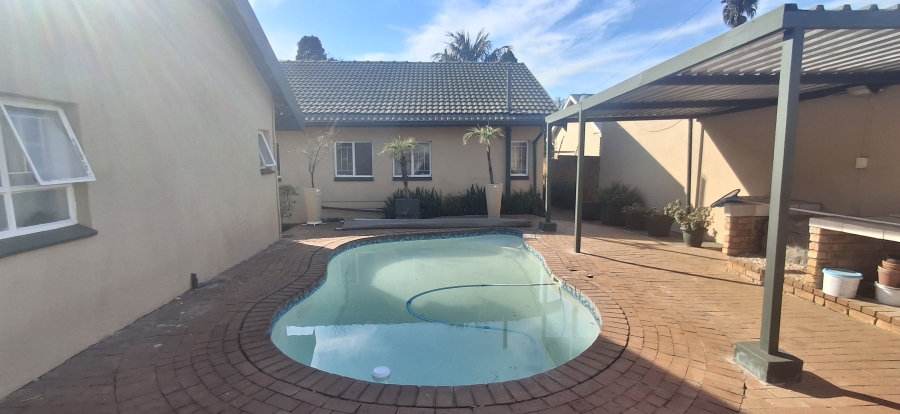 5 Bedroom Property for Sale in Wonderboom AH Gauteng