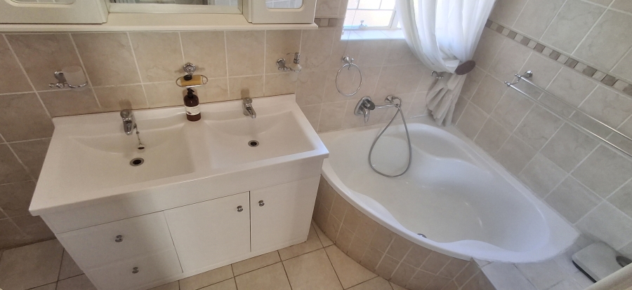 5 Bedroom Property for Sale in Wonderboom AH Gauteng