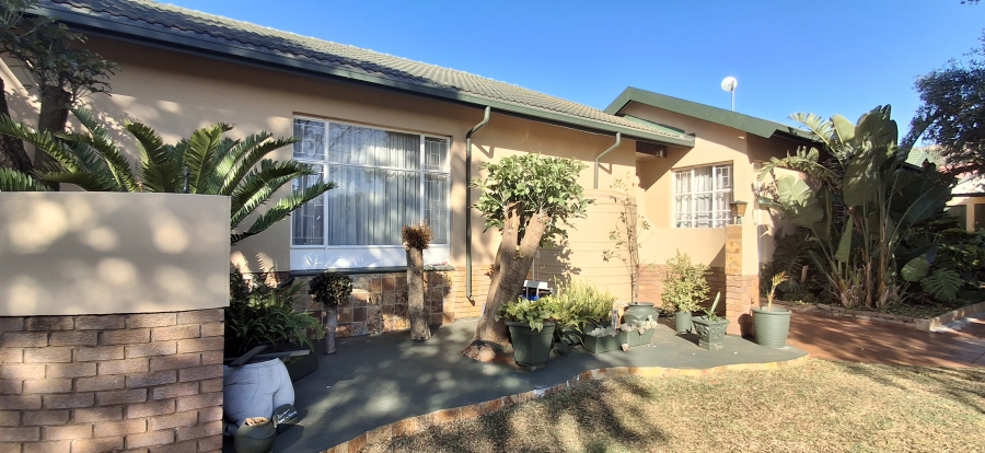 5 Bedroom Property for Sale in Wonderboom AH Gauteng