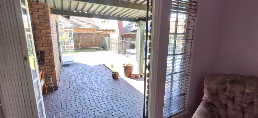 4 Bedroom Property for Sale in Dorandia Gauteng