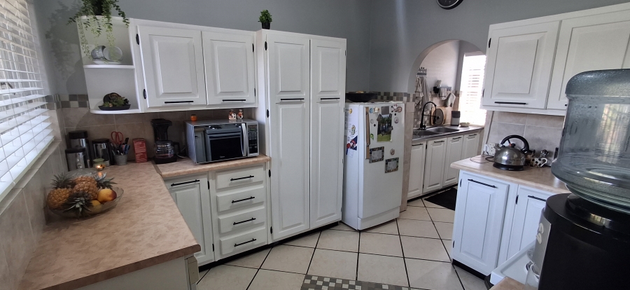 4 Bedroom Property for Sale in Dorandia Gauteng