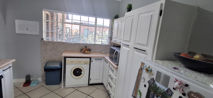 4 Bedroom Property for Sale in Dorandia Gauteng