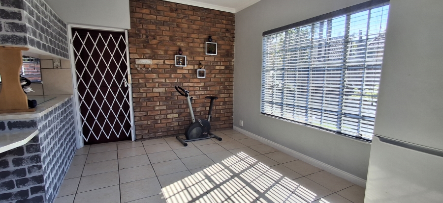4 Bedroom Property for Sale in Dorandia Gauteng