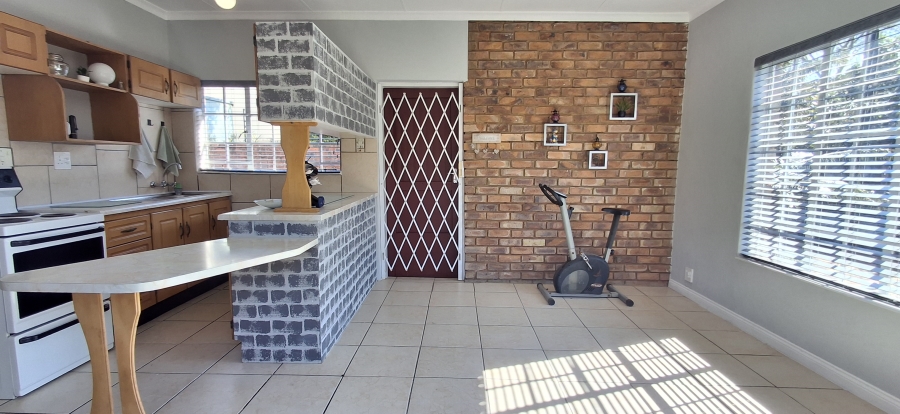 4 Bedroom Property for Sale in Dorandia Gauteng