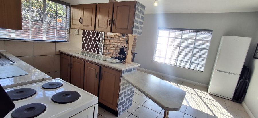 4 Bedroom Property for Sale in Dorandia Gauteng