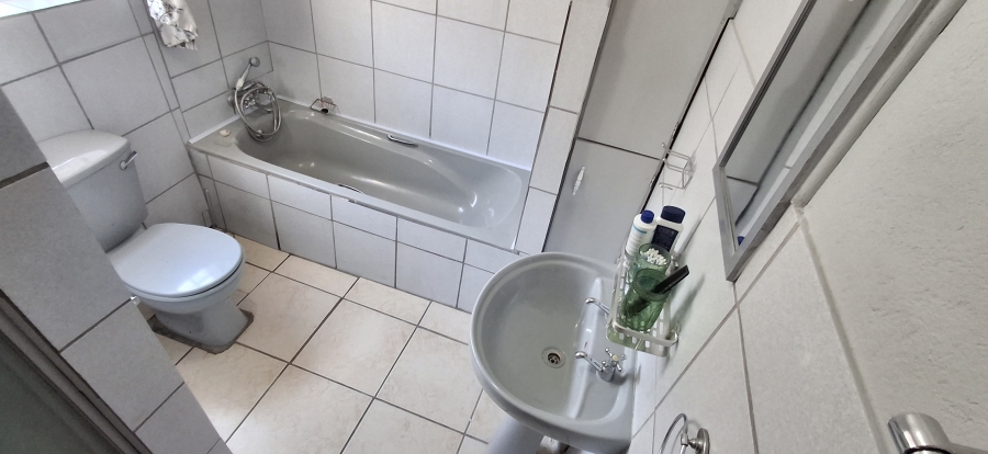 4 Bedroom Property for Sale in Dorandia Gauteng