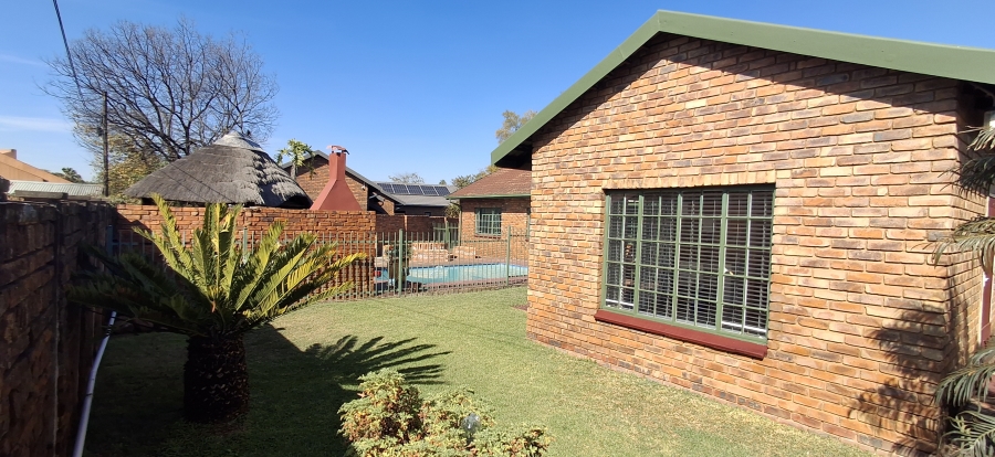 4 Bedroom Property for Sale in Dorandia Gauteng