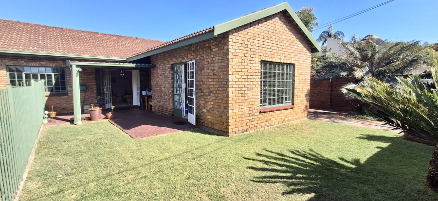 4 Bedroom Property for Sale in Dorandia Gauteng
