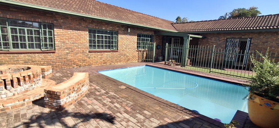 4 Bedroom Property for Sale in Dorandia Gauteng