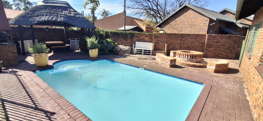 4 Bedroom Property for Sale in Dorandia Gauteng