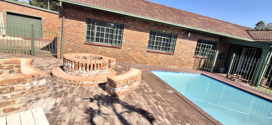 4 Bedroom Property for Sale in Dorandia Gauteng