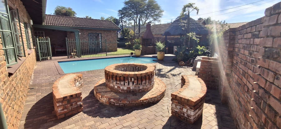 4 Bedroom Property for Sale in Dorandia Gauteng